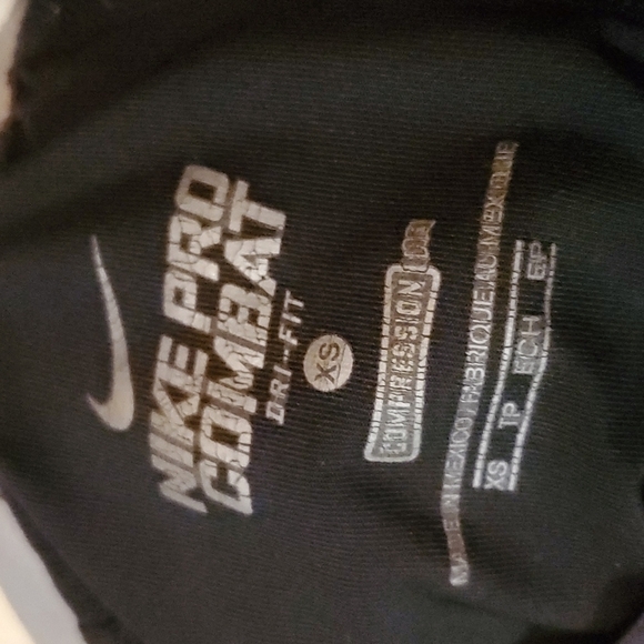 Nike Leggings Pro Combat Dri Fit Capri Size XS Compression Leggings Black - Picture 3 of 10